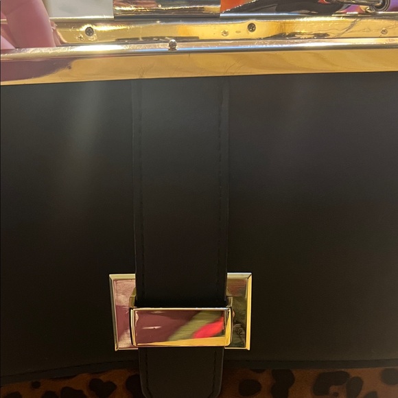 ( 0451) Gianni Bini Black and Leopard Crossbody Bag - Picture 8 of 11